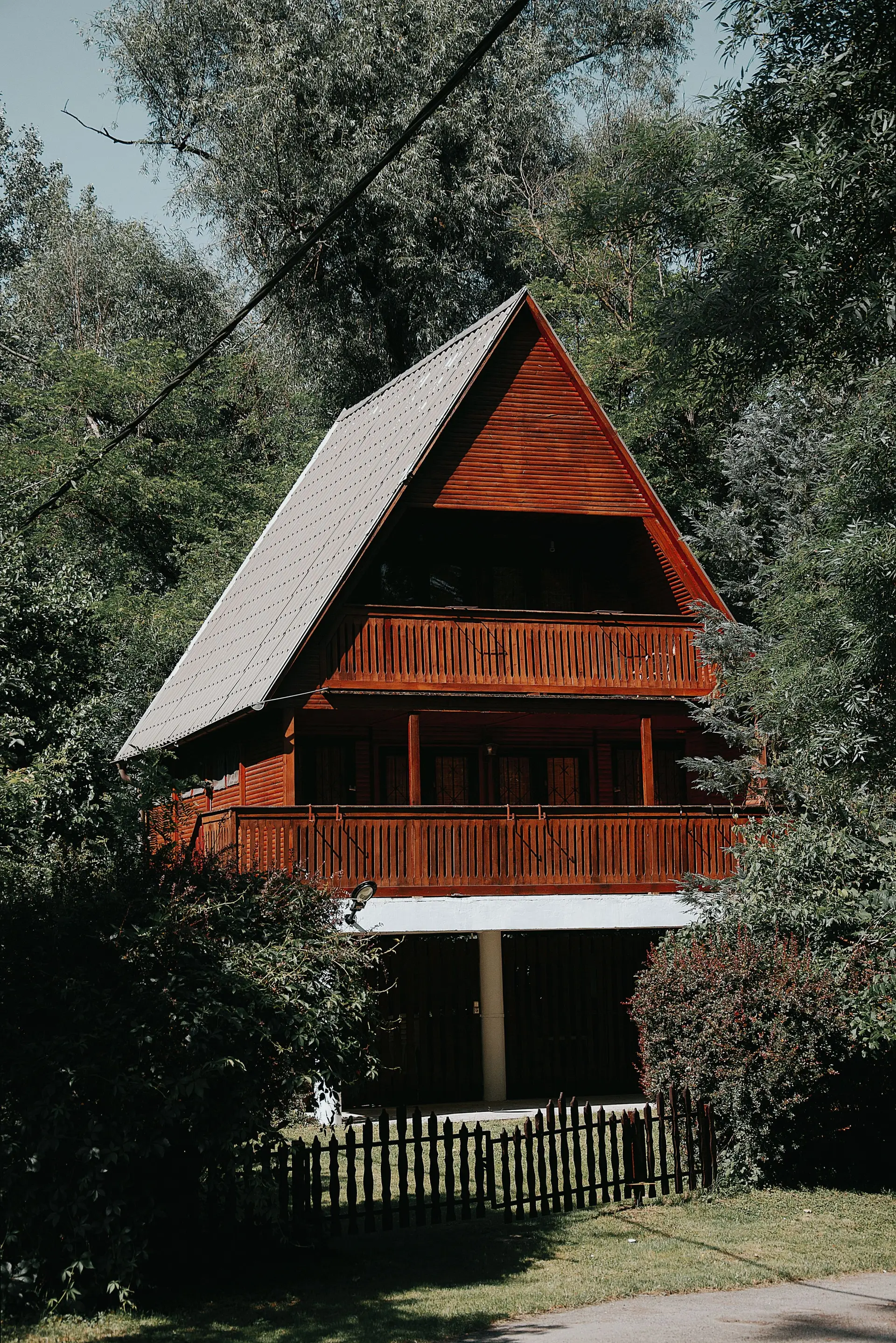 MerquoriangrandLodge erdei környezetben
